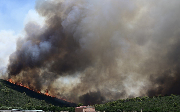 Φωτιά στη Ροδόπη: Εκκενώνεται η Γρατινή 