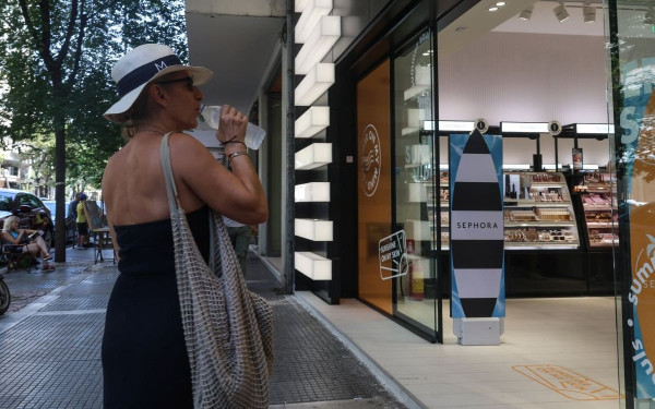 Καιρός: Κοκτέιλ καύσωνα με 40άρια και ισχυροί άνεμοι δημιουργούν κατάσταση συναγερμού