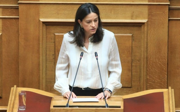 Νίκη Κεραμέως: Τέλος στο δίλημμα «εργασία ή σύνταξη» για τα ΑμΕΑ