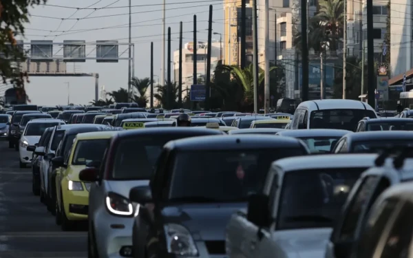 Χάος στους δρόμους της Αθήνας λόγω της φωτιάς: Χωρίς φανάρια σε όλη την Κηφισίας