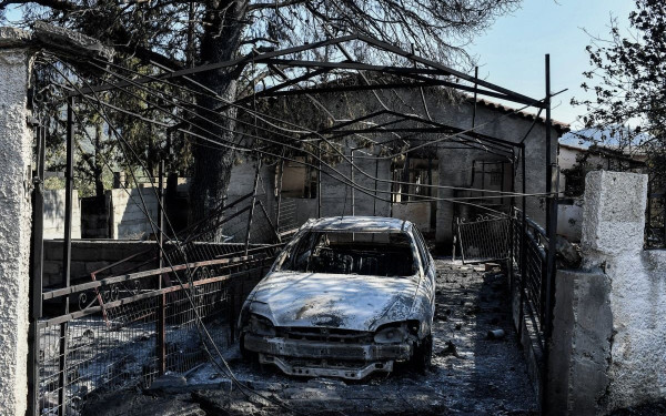 Δυτική Αττική και Λουτράκι: 60 σπίτια κρίθηκαν «κόκκινα» μετά τις πυρκαγιές