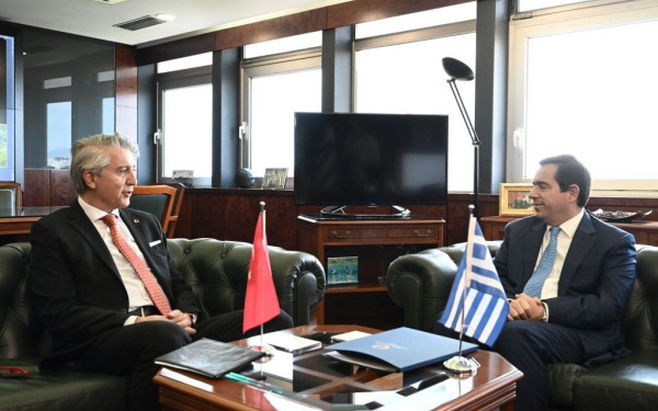 Μηταράκης σε συνάντηση με Τούρκο πρέσβη: «Προσβλέπουμε στην καλή συνεργασία των δύο χωρών που έχουν νέες κυβερνήσεις»
