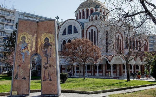 Θεσσαλονίκη: Στο εδώλιο αρχιμανδρίτης και πρώην ιερέας για απάτη άνω του 1,3 εκατ. ευρώ που κατήγγειλαν πιστοί