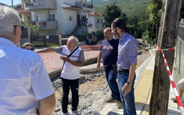 Ρετζίκι: Αυτοψία από εξειδικευμένο κλιμάκιο του δήμου Νεάπολης-Συκεών στον δρόμο που βούλιαξε από τη βροχή (φωτ.)