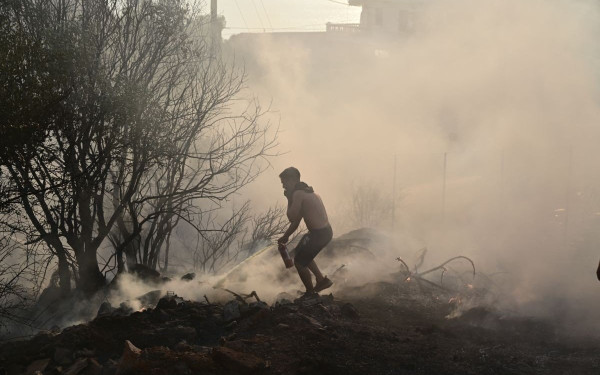Κάτοικος Σαρωνίδας: Δεν ήρθαν πυροσβεστικά οχήματα  - Καλούσαμε επανειλημμένα την Πυροσβεστική (βίντεο)