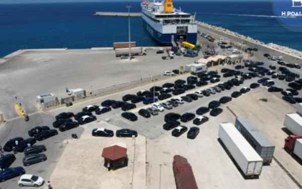 Ρόδος: Ταξί «απέκλεισαν» το λιμάνι για να εμποδίσουν «απόβαση» της Uber