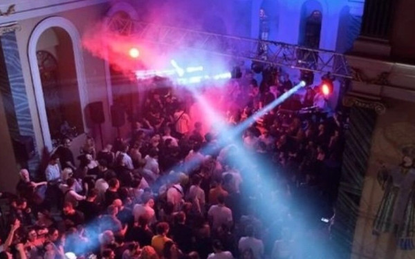 "Συγγνώμη" του δήμου Σμύρνης για το πάρτι σε ορθόδοξο ναό