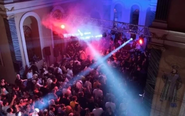 Τουρκική πρόκληση: Πάρτι σε ορθόδοξο ναό στη Σμύρνη (βίντεο)