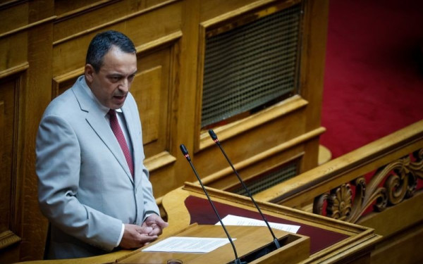 Σπαρτιάτες: Ο Βασίλης Στίγκας καταγγέλλει πλαστογράφηση στην ανακοίνωση των βουλευτών