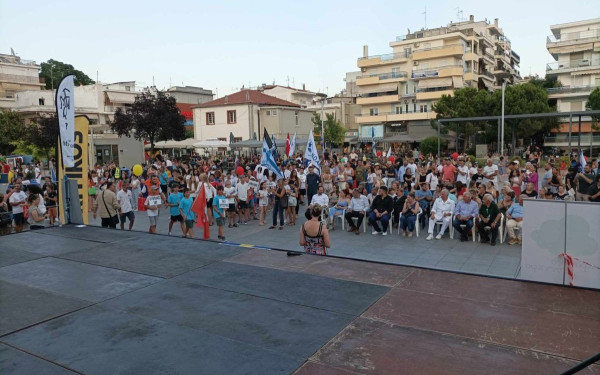 Καλαμαριά: Με την τελετή έναρξης στην Πλατεία Προσφυγικού Ελληνισμού άνοιξε η αυλαία του πανελληνίου πρωταθλήματος Optimist (βίντεο)