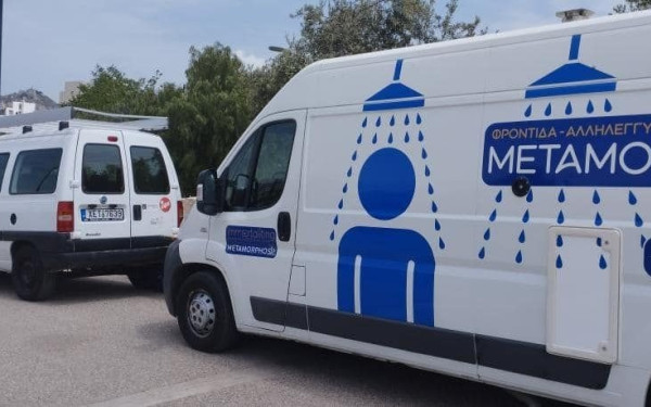 Σε βαν - ντουζιέρα κάνουν μπάνιο οι άστεγοι στον δήμο Παλαιού Φαλήρου