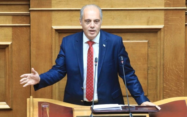 Ο Βελόπουλος ζητά παραιτήσεις για τις πυρκαγιές