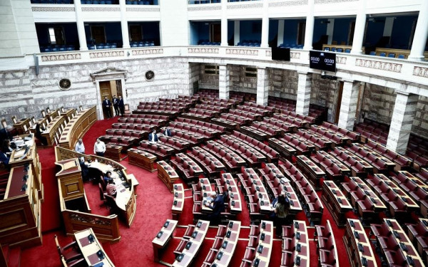 Boυλή: Ψηφίζεται το νομοσχέδιο για την στήριξη του εισοδήματος - Ποιοι ωφελούνται