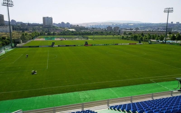 Αρμένιος δημοσιογράφος πήγε στη συνέντευξη Τύπου του Άρη με φανέλα του ΠΑΟΚ