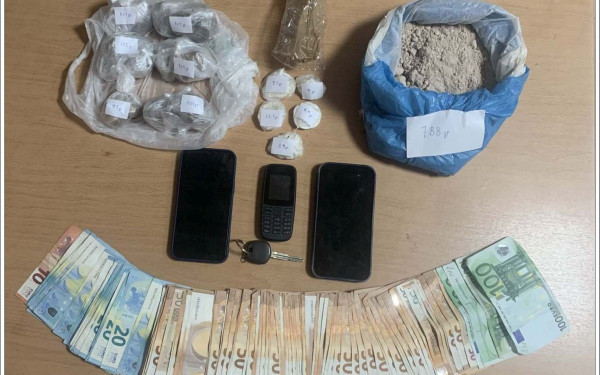 Θεσσαλονίκη: Συμμορία που διακινούσε ηρωίνη στα χέρια της ΕΛΑΣ - Ανάμεσά τους πατέρας και γιος (φωτ.)