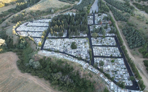 Ολοκληρώθηκαν οι εργασίες ασφαλτόστρωσης στα Κοιμητήρια Ωραιοκάστρου (φωτ.)