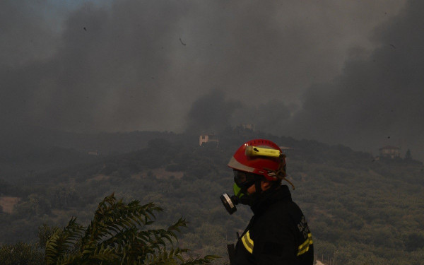 Βόλος: Αλλεπάλληλες εκκενώσεις - Εκρήξεις από την αποθήκη πυρομαχικών έγιναν αισθητές στην πόλη