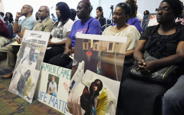 ΗΠΑ: Λευκοί αστυνομικοί βασάνισαν με σεξουαλικό βοήθημα και ξίφος δυο Αφροαμερικανούς στον Μισισιπή