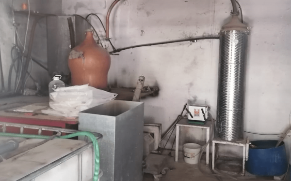 Ηράκλειο: Παράνομο αποστακτήριο εντόπισε το ΣΔΟΕ σε σπίτι