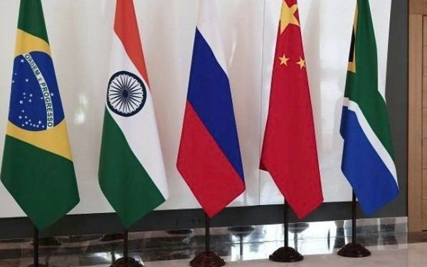 Ηγέτης χώρας των BRICS δηλώνει: Πούτιν και Ζελένσκι δεν είναι έτοιμοι για ειρήνη