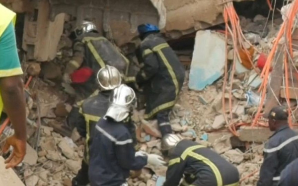 Έφτασαν τους 34 οι νεκροί από την κατάρρευση πολυκατοικίας στο Καμερούν (βίντεο)