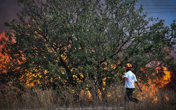 Ο πυρομετεωρολόγος δρ. Θοδωρής Γιάνναρος στη «ΜτΚ»: Στο τέρας της φωτιάς δεν επιτίθεσαι κατευθείαν, χτίζεις γραμμή άμυνας