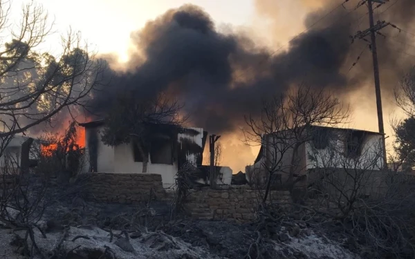 Πύρινος εφιάλτης στη Ρόδο: Σε πλήρη εξέλιξη το τεράστιο μέτωπο 