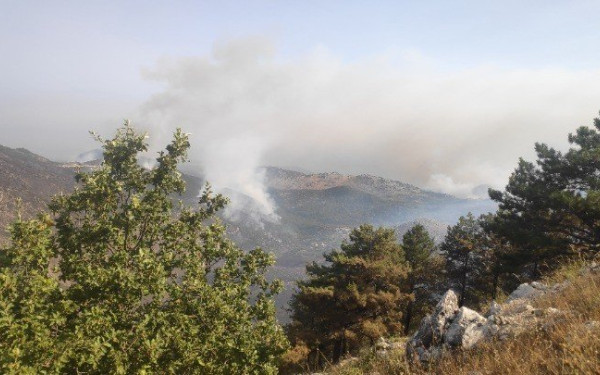 Συνεχίζεται ο πύρινος εφιάλτης σε Ρόδο και Κέρκυρα, καλύτερη εικόνα στην Κάρυστο