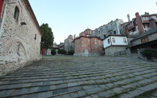 Άγιον Όρος: Αντίστροφη μέτρηση για το άνοιγμα σούπερ μάρκετ - Θα έχει 3.000 κωδικούς (βίντεο)