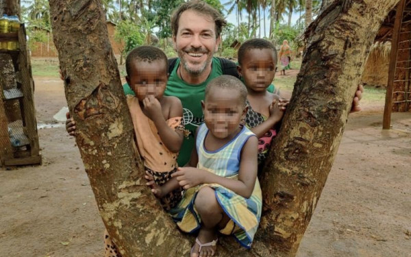 Απόστρατος από τη Θεσσαλονίκη σύγχρονος ιεραπόστολος σε φτωχές κοινότητες του κόσμου (φωτ.)