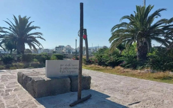 Ηράκλειο: Βανδάλισαν τον τάφο του Νίκου Καζαντζάκη - Έσπασαν τον σταυρό (βίντεο)