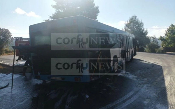 Φωτιά σε αστικό λεωφορείο στην Κέρκυρα - Απομακρύνθηκαν οι επιβάτες