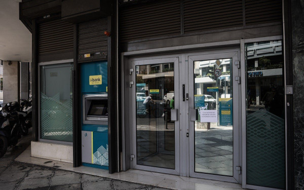 Κολωνός: Η στιγμή που ο αστυνομικός πυροβόλησε τον ληστή - Στη δημοσιότητα βίντεο-ντοκουμέντο