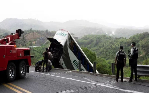 Μεξικό: 15 νεκροί και 36 τραυματίες από σύγκρουση λεωφορείου με φορτηγό