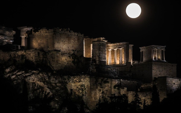 Απόψε η πιο εντυπωσιακή πανσέληνος της χρονιάς - Το «φεγγάρι του Oξύρρυγχου»