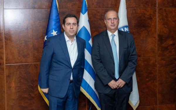 Υπουργείο Προστασίας του Πολίτη: Παρέδωσε στον Γ. Οικονόμου ο Ν. Μηταράκης - Εμφανίστηκε χωρίς γραβάτα