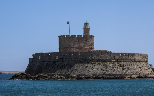 Ρόδος: 12 διανυκτερεύσεις δωρεάν με voucher Κοινωνικού Τουρισμού της ΔΥΠΑ