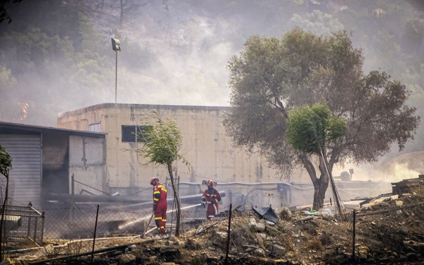 Ρόδος: Νύχτα αγωνίας με τις πυρκαγιές να καίνε ανεξέλεγκτα