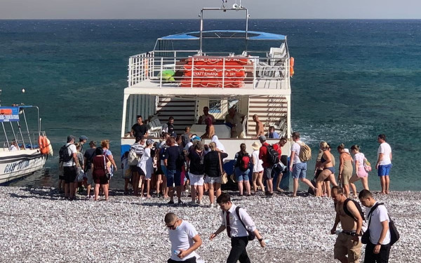 Ρόδος: Πρώτη φορά στα χρονικά της χώρας εκκενώθηκαν οικισμοί με 19.000 ανθρώπους (βίντεο)