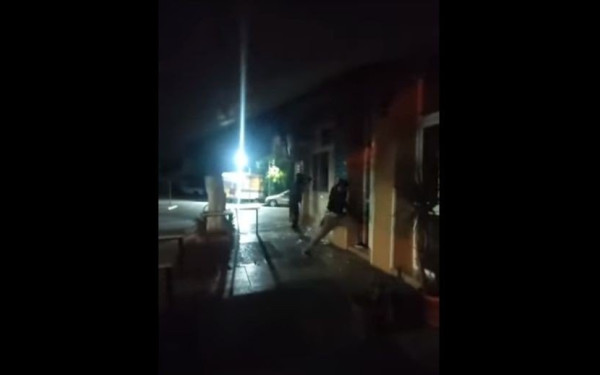 Επίθεση στην ψησταριά που εργαζόταν ο 46χρονος διανομέας από τη Χαλκίδα πραγματοποίησε ο «Ρουβίκωνας» (βίντεο)