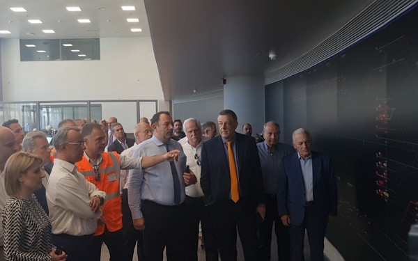 Θεσσαλονίκη: Ο  Χρ. Σταϊκούρας μέσα στον «εγκέφαλο» του μετρό 