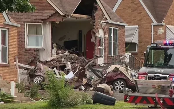 ΗΠΑ: Αυτοκίνητο «απογειώθηκε» και καρφώθηκε σε σπίτι - Νεκρή η 73χρονη οδηγός του (βίντεο)