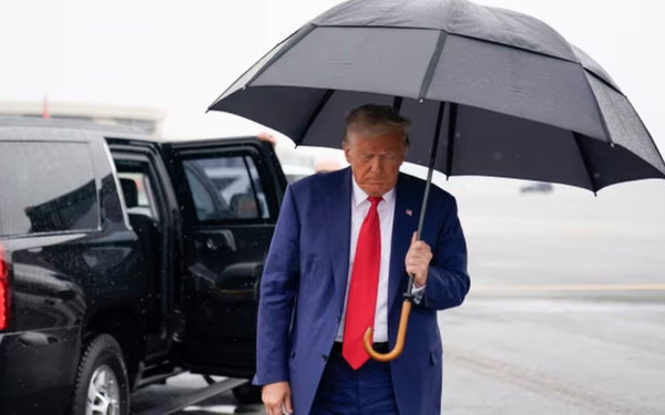 ΗΠΑ: Το Ανώτατο Δικαστήριο αρνήθηκε να αποφανθεί για το αν ο Ντόναλντ Τραμπ έχει προεδρική ασυλία