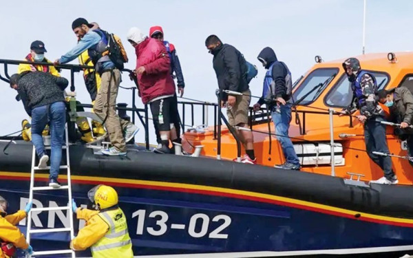 Σούνακ: Αποφασισμένος να κλείσει τη Μάγχη στους παράτυπους μετανάστες 