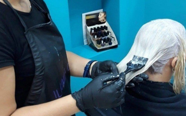 Θεσσαλονίκη: Δεκάδες «Μπάρμπι» και «Κεν» βγαίνουν από τα κομμωτήρια