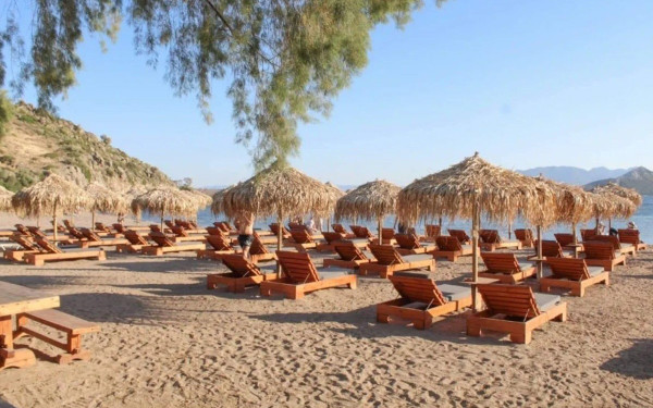 MyCoast: Έφτασαν κιόλας τις 500 οι καταγγελίες για παρανομίες στις παραλίες