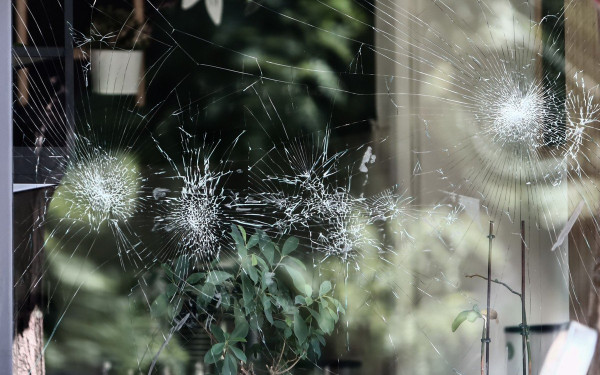 Βίντεο-ντοκουμέντο: Ξυλοδαρμό είχε υποστεί ο ιδιοκτήτης της καφετέριας στη Λεωφόρο - Θεωρείται ο βασικός ύποπτος για τη δολοφονία του Μιχάλη