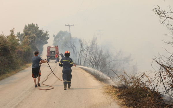 Έβρος: Εκκενώνεται η Λευκίμη, αναζωπυρώσεις στην Αισύμη (βίντεο) Έβρος: Εκκενώνεται η Λευκίμη, αναζωπυρώσεις στην Αισύμη (βίντεο)