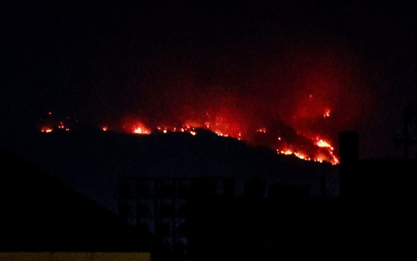 Η φωτιά στην Πάρνηθα από τα 35.000 πόδια - Δείτε συγκλονιστικό βίντεο