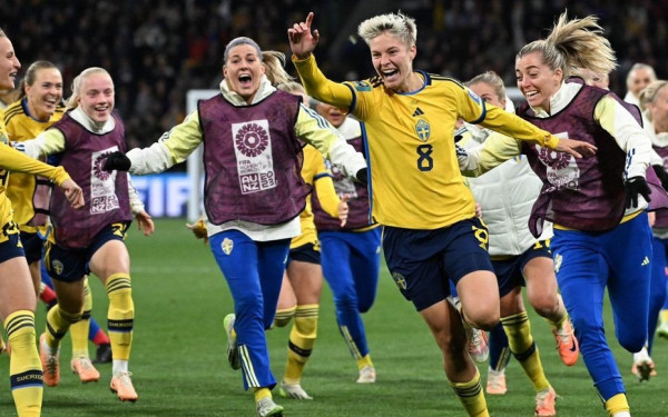 Αδιανόητο θρίλερ στο Μουντιάλ γυναικών - Η Σουηδία απέκλεισε τις ΗΠΑ για λίγα χιλιοστά (βίντεο)